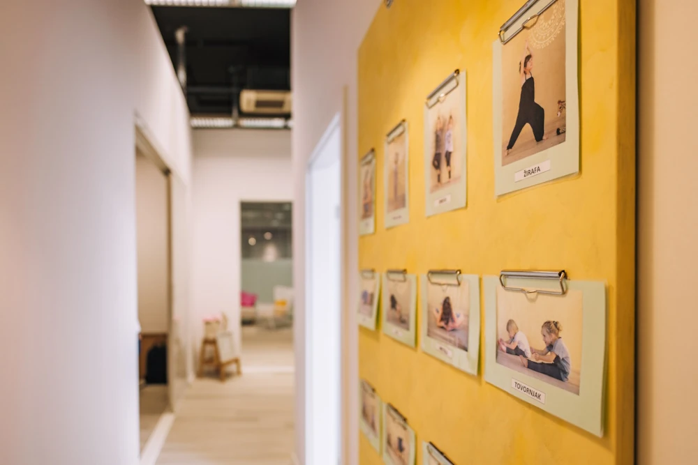 Nest Coach - EMPORIUM BTC